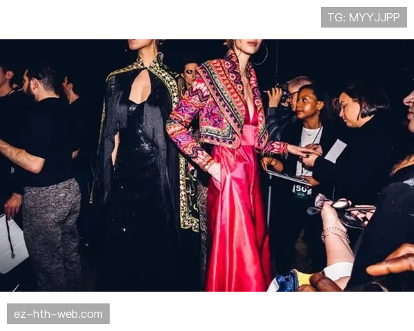 杨舒予穿得比开演唱会还奢华，网友：这是来打篮球的还是时装周的模特？